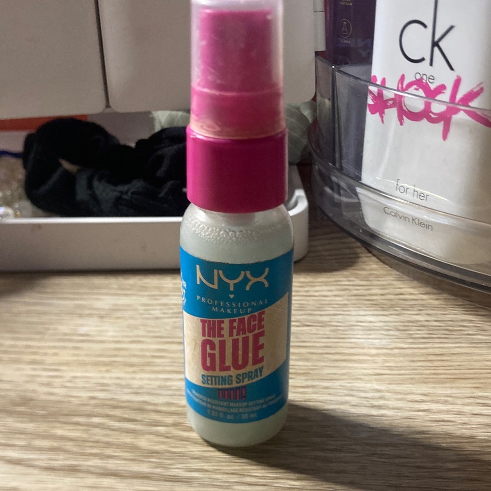 NYX Mini Face Glue Setting Spray - Pink and Blue